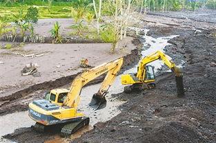 火山爆料挖掘机图片视频,挖掘机助力火山喷发后的重建工作  第3张