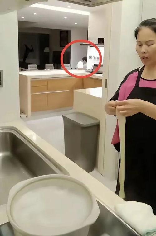 小杨阿姨爆料视频大全,揭秘生活百态 第2张 小杨阿姨爆料视频大全,揭秘生活百态 第2张