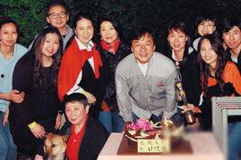 成龙访谈被爆料出轨很高兴的视频,揭秘明星背后的情感纠葛  第3张